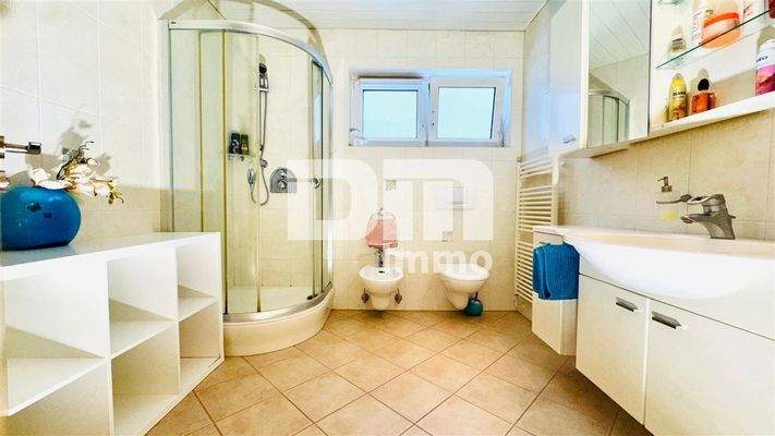 Badezimmer / Dusche / Bidet / Handtuschwärmer