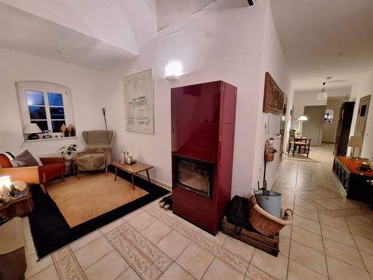 Eingangsbereich EG mit Kamin.jpeg