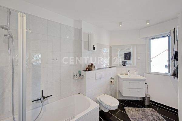 modernes Tageslicht Wannenbad