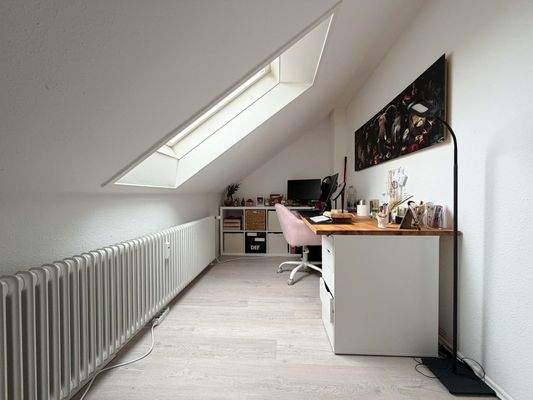 DG Büro: Arbeiten unter der Schräge mit ruhiger Atmosphäre