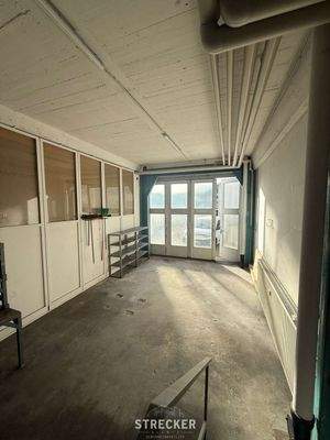 Lagerbereich mit Falttor