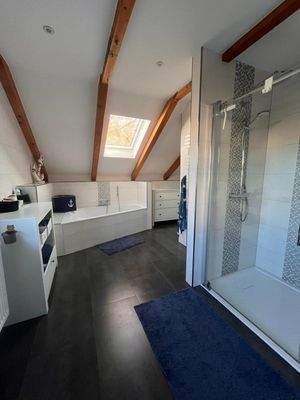 Masterbad mit Wanne, Dusche und WC