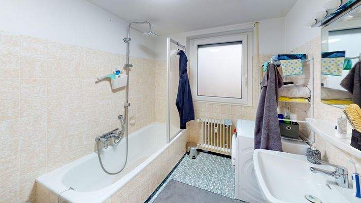 Badezimmer mit Waschmaschinenanschluss