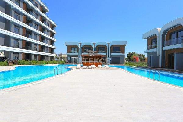 Apartments with Service to Mall in Antalya Altıntaş