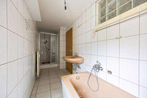 Wohnung EG links - Badezimmer