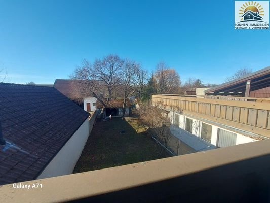 Blick in den Garten vom Balkon des OG