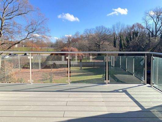 Balkon mit grünem Blick