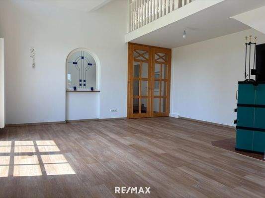 9_Kaminzimmer mit Aufgang DG