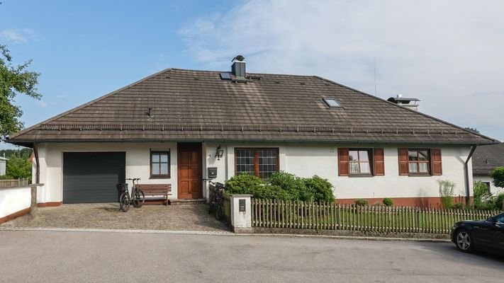 Eingang mit Garage