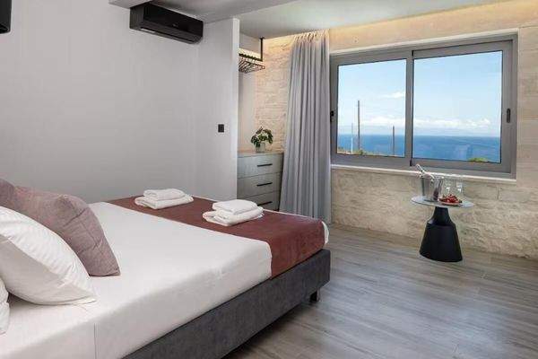 Kreta, Agios Onoufrios: Elegante Villa aus weißem Stein mit Meerblick zu verkaufen