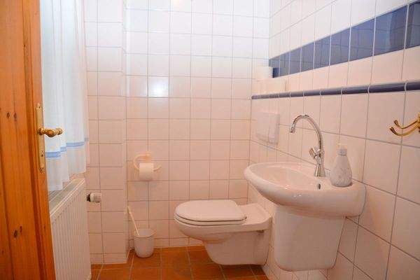 Reetdachhaus - WC Hauptwhg.