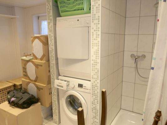 Waschküche mit Dusche