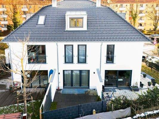 Hauansicht l Gartenterrassen