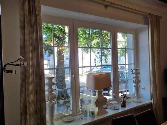 Fensterfront Straßenseite