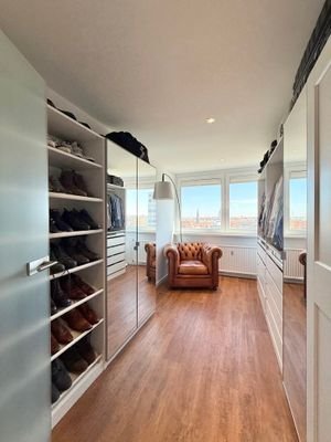 Zimmer, Ankleide (Ebene 2)