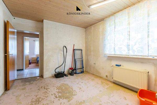 Ankleide- oder Kinderzimmer 3 zum Flur (EG)