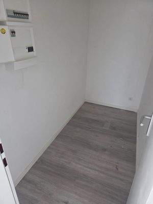 Kleiner Raum mit Sicherungskasten