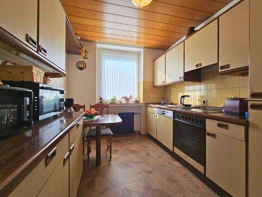 Separate Küche mit optimalem Schnitt und Platz für kreative Kochideen.