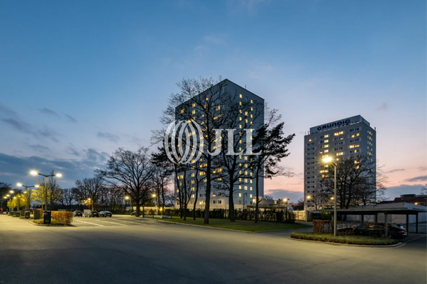 ET_Bürotürme bei Nacht