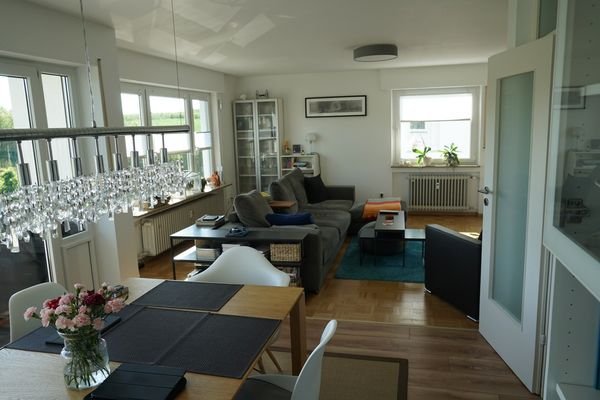 Esszimmer mit Balkon offen zum WZ