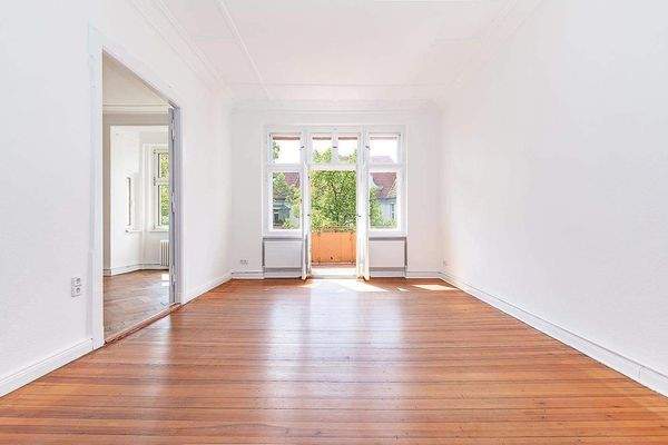 Geräumiges Balkonzimmer