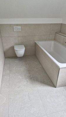 Badezimmer 1 mit Badewanne