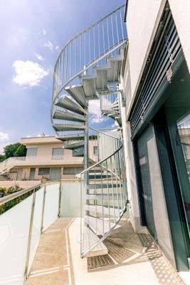 Balkon mit Wendeltreppe