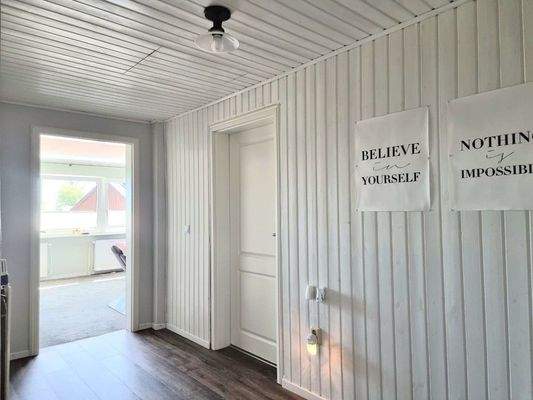 Hauptwohnung Flur DG