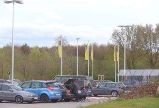 Parkplatz von Aldi und Edeka