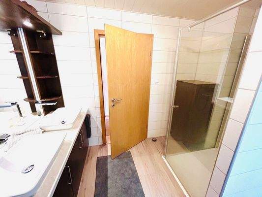 Im Obergeschoss - Ihr Badezimmer gen Flur