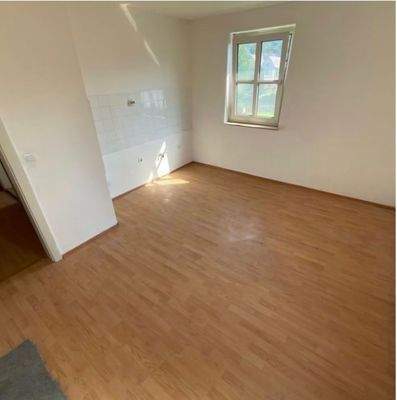 Leerer Raum mit Fenster