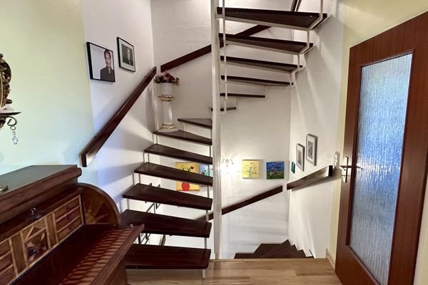 Treppe ins ausgeb. Dachgeschoss
