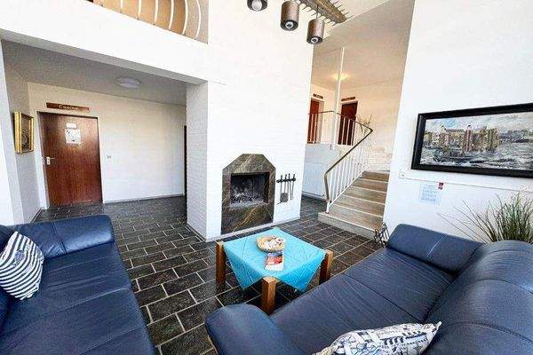 Eingangsbereich mit Kamin