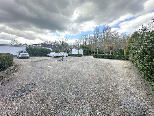 zahlreiche Stellplätze inkl.