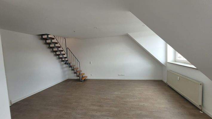 Treppe in den Dachspitz mit Schlafzimmer