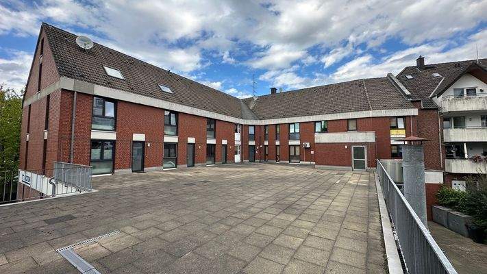 Reihenhäuser und Wohnungen