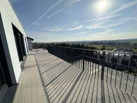 Balkon mit Fersicht  nach Frankfurt