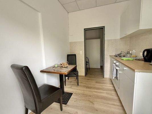 33131B52-EACC-47E4-909F-EBB90EE208EE_1_201_a