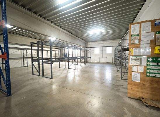 Lagerhalle 2 ( 359 m² ) 