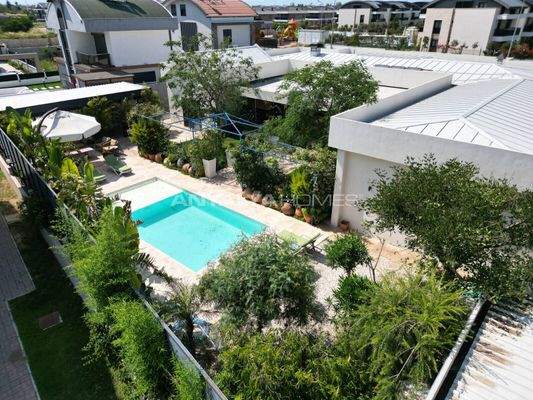 Detached House with Private Pool and Garden for Sale in Belek