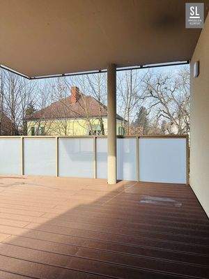 Großer überdachter Bereich