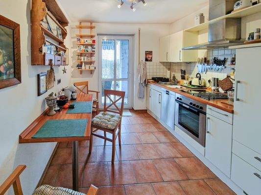 Küche mit Einbauküche