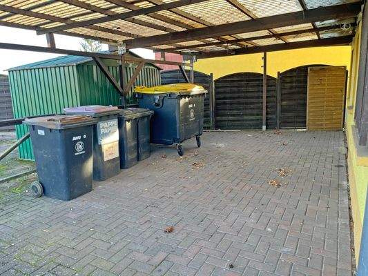 Gästebereich überdacht.jpg