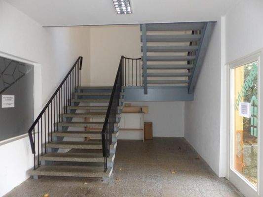 Zugang zur Gewerbeeinheit im OG 