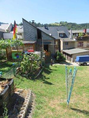 Garten m. Hausansicht von Nord-Ost