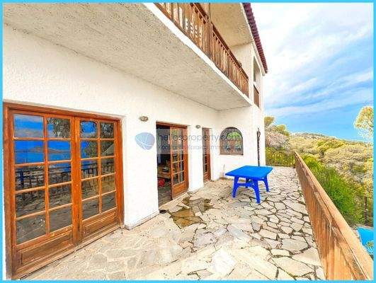 fc8a3c50099d452e86e6a265a56cfeef-original