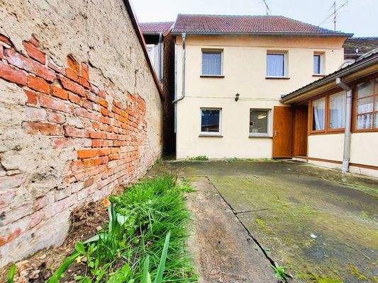 Hinteransicht von Hof aus