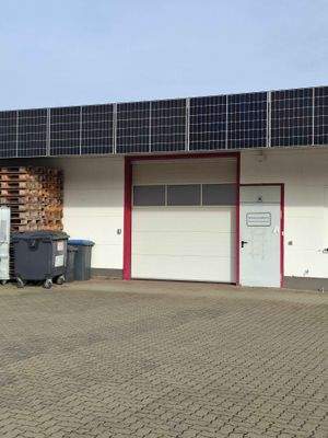 Ostseite mit Rolltor 1