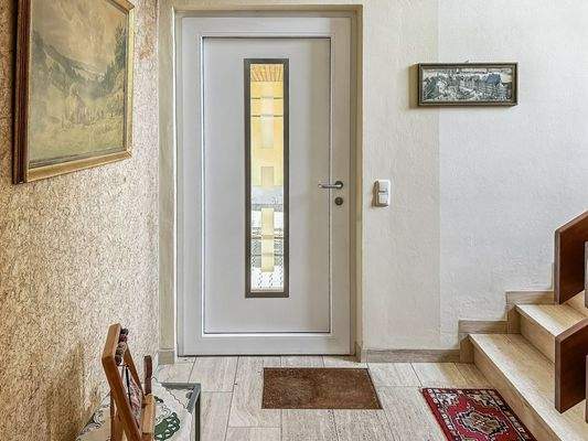 Eingang und Treppenhaus