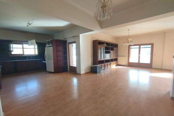 Kreta, Stalos: 2 unabhängige Wohnungen in Strandnähe zu verkaufen